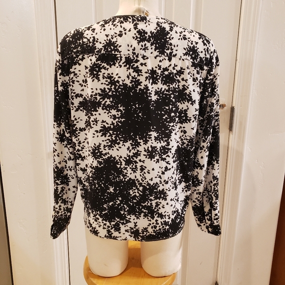 Talbots size large Petite Black and White Floral Women's Top - Picture 5 of 7